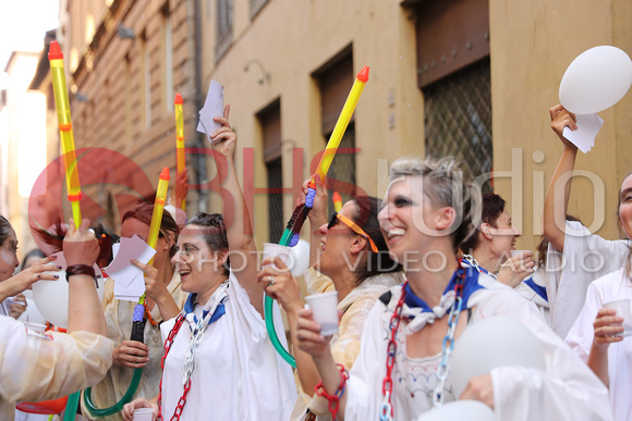 Corteo della Vittoria della Lupa. Questa foto può essere acquistata direttamente dal sito oppure in studio telefonando al 0577930212 oppure 3406954532