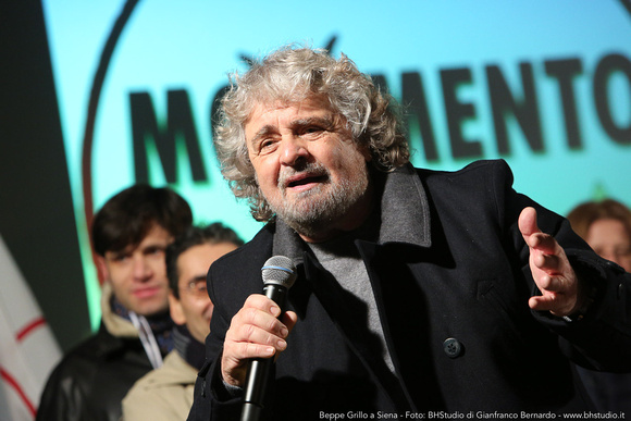 Beppe Grillo Tsunami Tour Siena 2013