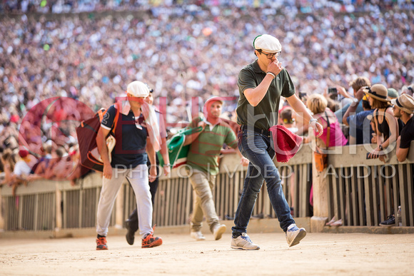 Palio del 2 Luglio 2016, foto di Gianfranco Bernardo. La foto può essere acquistata direttamente da qui oppure contattando BHStudio allo 0577930212 - 3406954532 o via email info@bhstudio.it