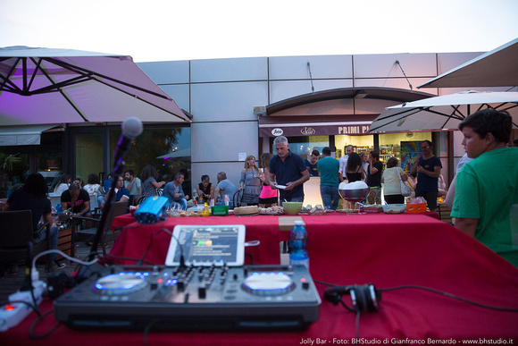 FOOTLOOSE: L'Apericena del Jolly Bar