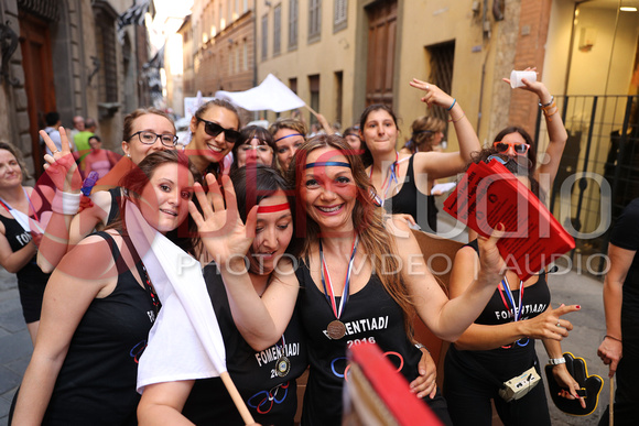 Corteo della Vittoria della Lupa. Questa foto può essere acquistata direttamente dal sito oppure in studio telefonando al 0577930212 oppure 3406954532