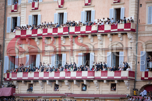 Palio del 2 Luglio 2016, foto di Gianfranco Bernardo. La foto può essere acquistata direttamente da qui oppure contattando BHStudio allo 0577930212 - 3406954532 o via email info@bhstudio.it